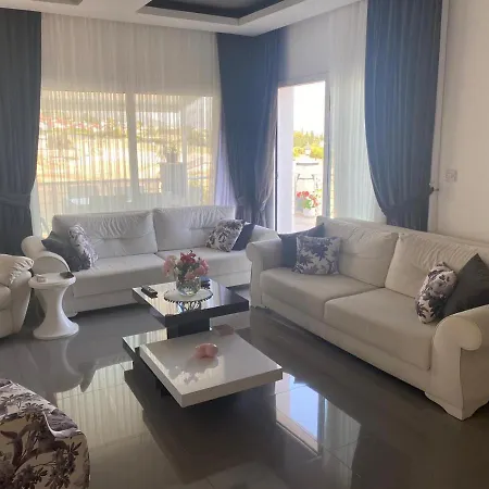 Catalkoy'de 4+1 Ozel Havuzlu Villa *