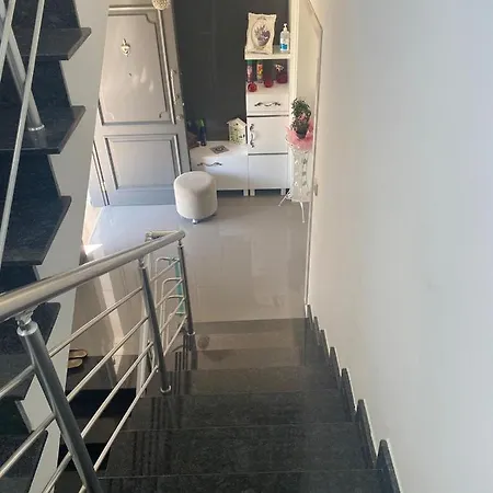 Catalkoy'de 4+1 Ozel Havuzlu 别墅